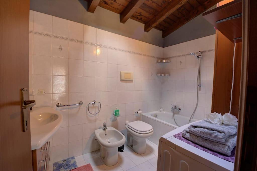 Апартаменты Casa Vacanza Angolo Della Corte Комо Экстерьер фото